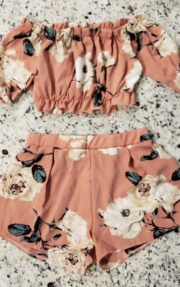 Stop n' Smell the Roses Short Set - Picture 2 of 6